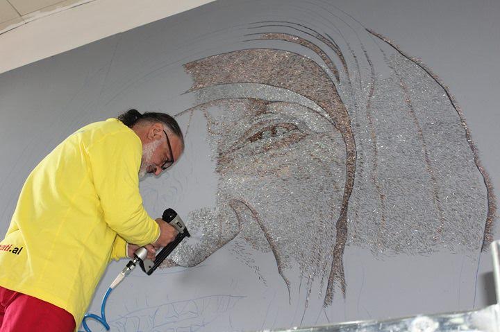 ಸ್ಟ್ಯಾಪ್ಲ್ ಪಿನ್ನುಗಳಿಂದ ಮದರ್ ಥೆರೆಸಾ ಚಿತ್ರ!